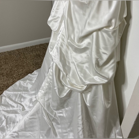 David's Bridal Strapless Wedding Dress Style WG9828 Ivory Size 8 - Picture 10 of 14